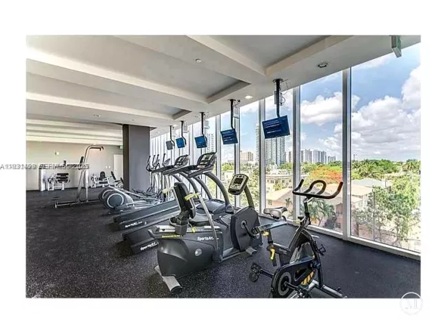 3-bedroom condo for rent in Miami - 600 NE 27th St 2001 - MondialRealty