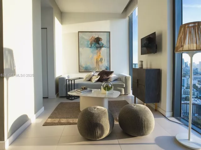 1-bedroom condo for sale in Miami - 501 NE 31st St PH4405 - MondialRealty