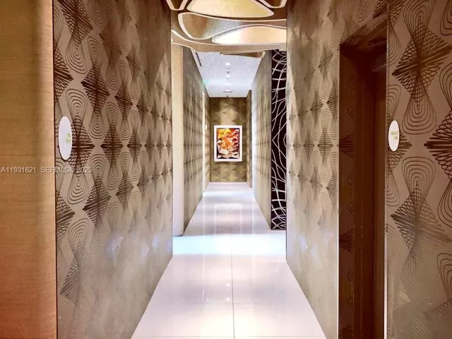 1-bedroom condo for sale in Miami - 501 NE 31st St PH4405 - MondialRealty