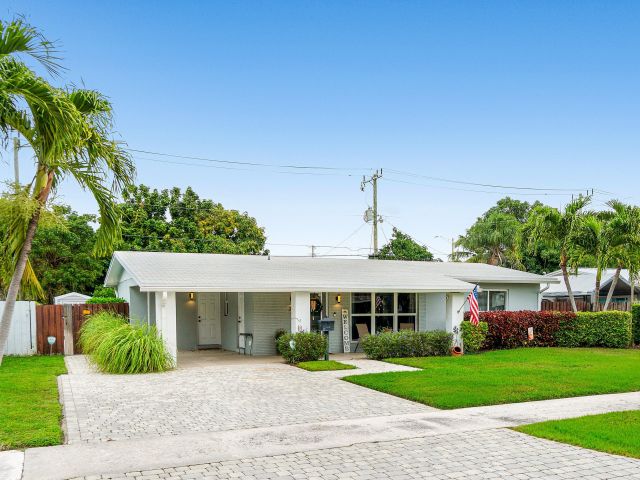 Home for sale at 301 Se 10th Court - photo 6904194