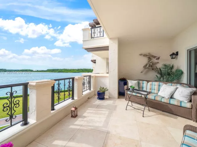 2-bedroom condo for rent in Miami Beach - 2332 Fisher Island Dr 4302 - MondialRealty