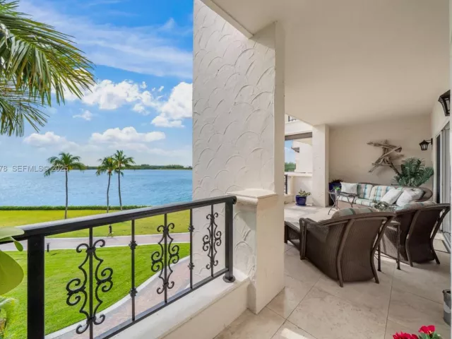 2-bedroom condo for rent in Miami Beach - 2332 Fisher Island Dr 4302 - MondialRealty