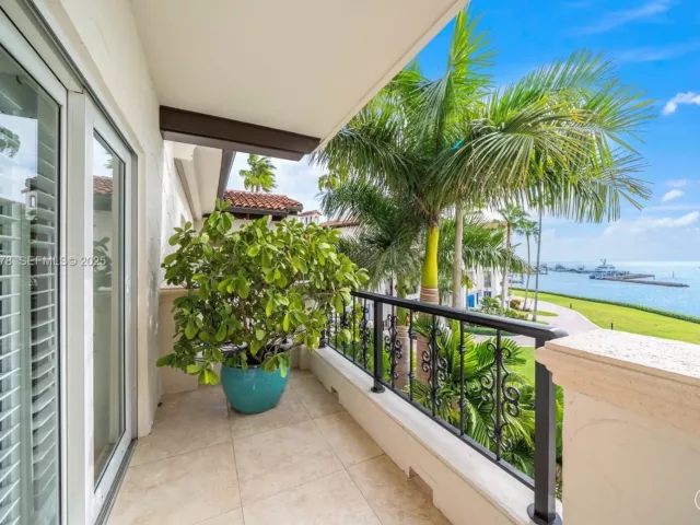 2-bedroom condo for rent in Miami Beach - 2332 Fisher Island Dr 4302 - MondialRealty