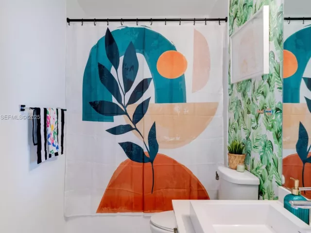 1-bedroom condo for rent in Miami - 151 SE 1st St 3008 - MondialRealty