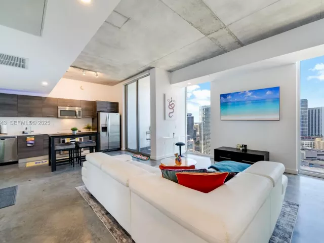 1-bedroom condo for rent in Miami - 151 SE 1st St 3008 - MondialRealty