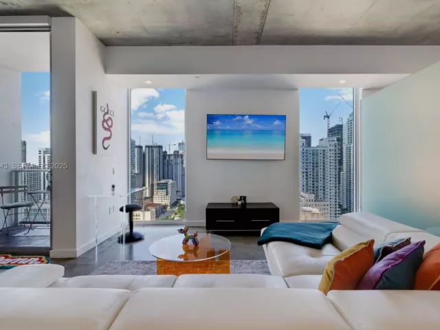 1-bedroom condo for rent in Miami - 151 SE 1st St 3008 - MondialRealty