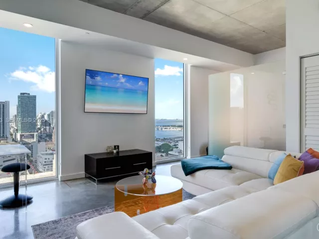 1-bedroom condo for rent in Miami - 151 SE 1st St 3008 - MondialRealty