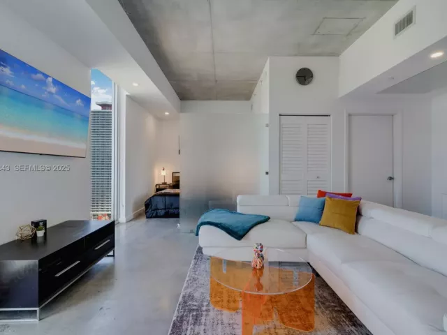 1-bedroom condo for rent in Miami - 151 SE 1st St 3008 - MondialRealty