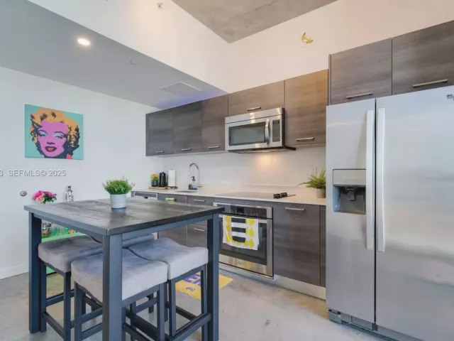 1-bedroom condo for rent in Miami - 151 SE 1st St 3008 - MondialRealty