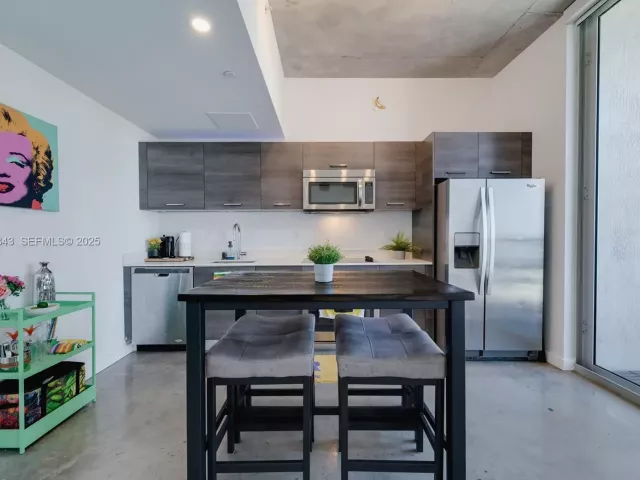 1-bedroom condo for rent in Miami - 151 SE 1st St 3008 - MondialRealty