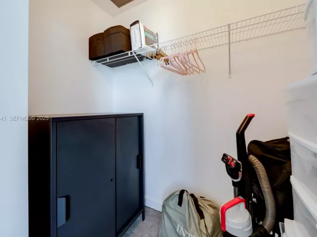 1-bedroom condo for rent in Miami - 151 SE 1st St 3008 - MondialRealty