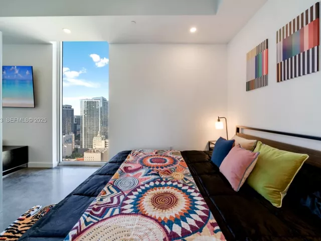 1-bedroom condo for rent in Miami - 151 SE 1st St 3008 - MondialRealty