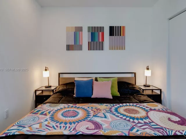 1-bedroom condo for rent in Miami - 151 SE 1st St 3008 - MondialRealty