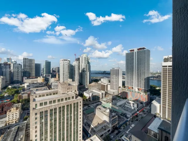 1-bedroom condo for rent in Miami - 151 SE 1st St 3008 - MondialRealty