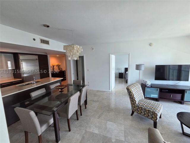 2-bedroom condo for rent in Miami - 500 Brickell Ave 3105 - MondialRealty
