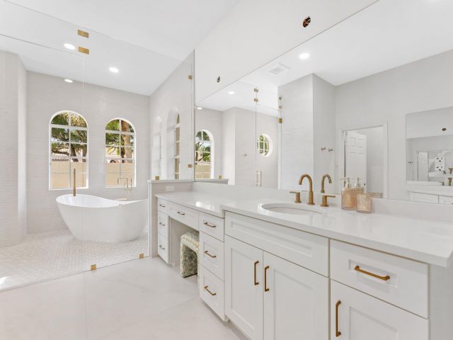 Home for sale at 1100 SW 21st Avenue - photo 6914999