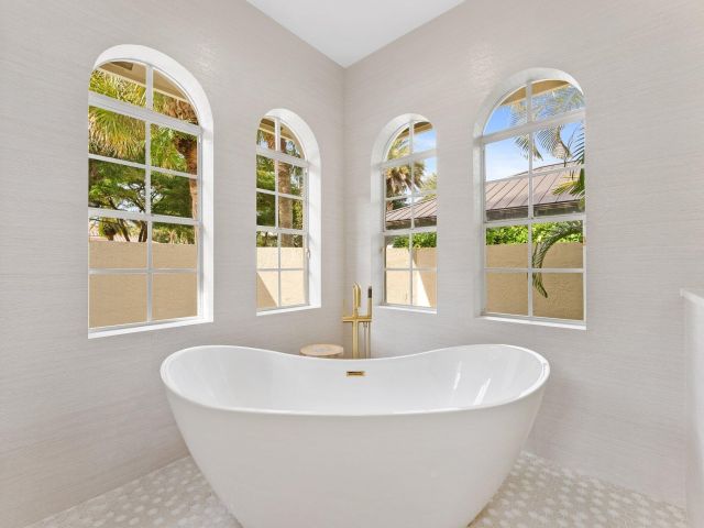 Home for sale at 1100 SW 21st Avenue - photo 6915001