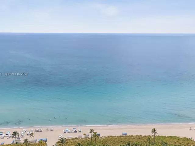 4-bedroom condo for sale in Bal Harbour - 9701 Collins Ave 2303S - MondialRealty