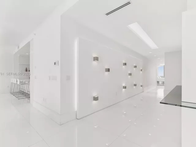 4-bedroom condo for sale in Bal Harbour - 9701 Collins Ave 2303S - MondialRealty