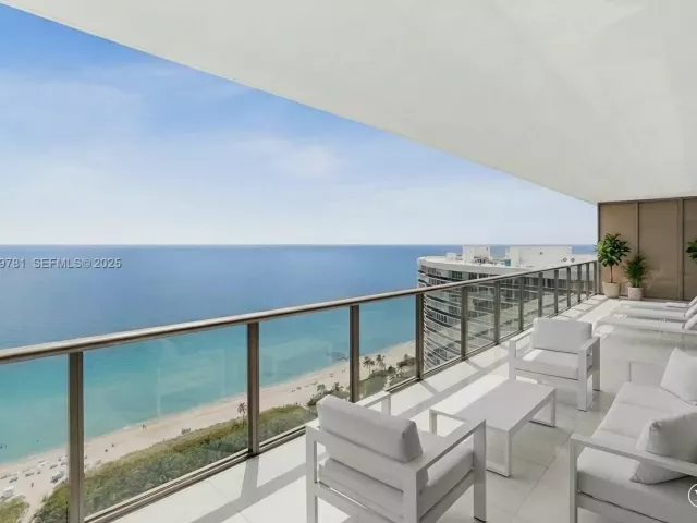 4-bedroom condo for sale in Bal Harbour - 9701 Collins Ave 2303S - MondialRealty