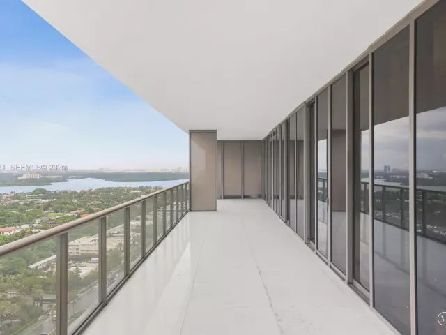 4-bedroom condo for sale in Bal Harbour - 9701 Collins Ave 2303S - MondialRealty