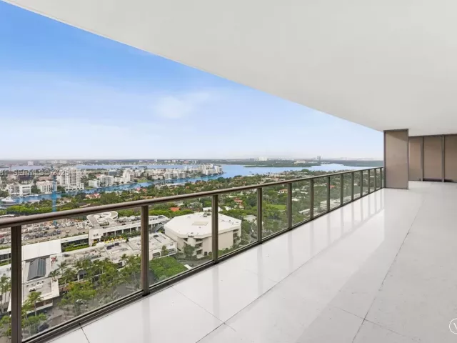 4-bedroom condo for sale in Bal Harbour - 9701 Collins Ave 2303S - MondialRealty