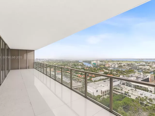 4-bedroom condo for sale in Bal Harbour - 9701 Collins Ave 2303S - MondialRealty