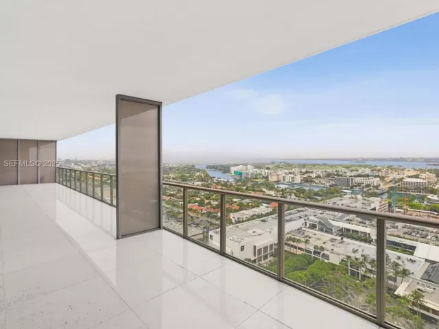 4-bedroom condo for sale in Bal Harbour - 9701 Collins Ave 2303S - MondialRealty