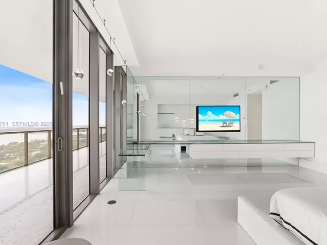 4-bedroom condo for sale in Bal Harbour - 9701 Collins Ave 2303S - MondialRealty