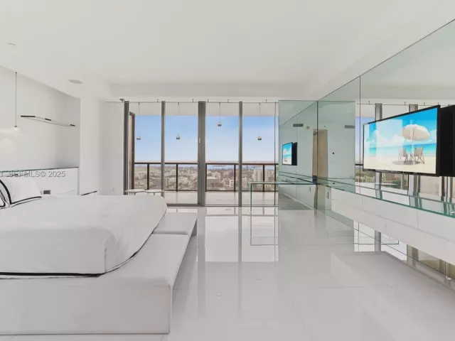 4-bedroom condo for sale in Bal Harbour - 9701 Collins Ave 2303S - MondialRealty