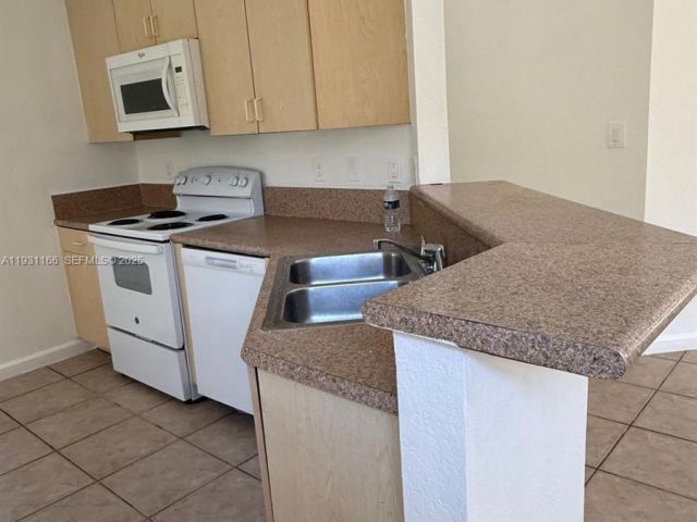 3-bedroom home for rent in Homestead - 2221 NE 37th Ter 0 - MondialRealty