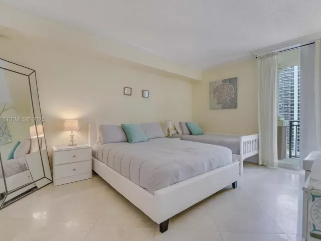 2-bedroom condo for sale in Sunny Isles Beach - 17555 Atlantic Blvd 1205 - MondialRealty