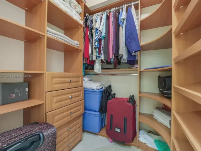 2-bedroom condo for sale in Sunny Isles Beach - 17555 Atlantic Blvd 1205 - MondialRealty