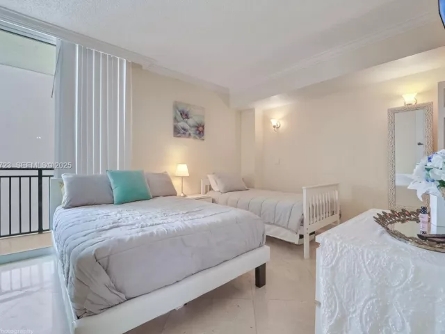 2-bedroom condo for sale in Sunny Isles Beach - 17555 Atlantic Blvd 1205 - MondialRealty