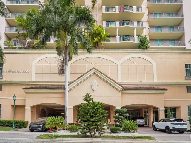 2-bedroom condo for sale in Sunny Isles Beach - 17555 Atlantic Blvd 1205 - MondialRealty