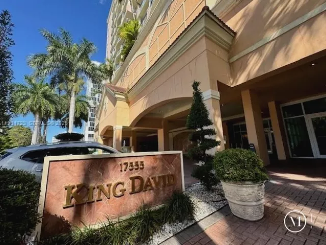 2-bedroom condo for sale in Sunny Isles Beach - 17555 Atlantic Blvd 1205 - MondialRealty