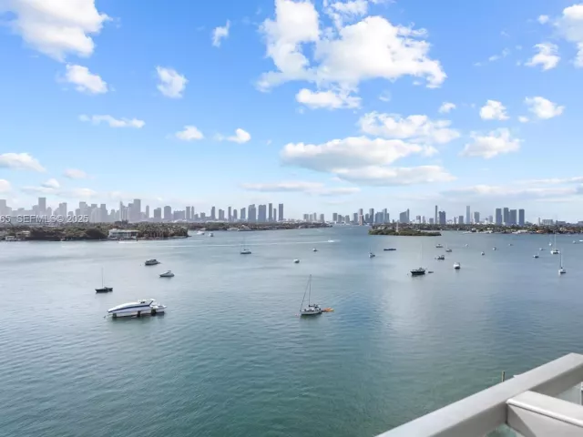 1-bedroom condo for rent in Miami Beach - 1100 West Ave 1014 - MondialRealty