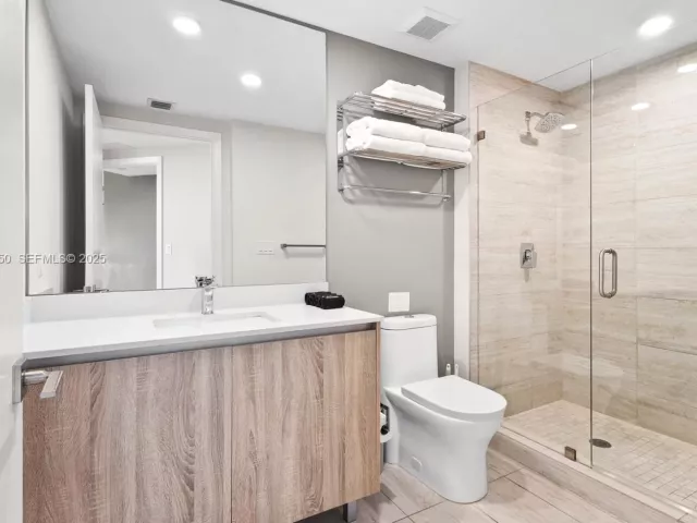 2-bedroom condo for sale in Miami - 3900 Biscayne Blvd S-802 - MondialRealty