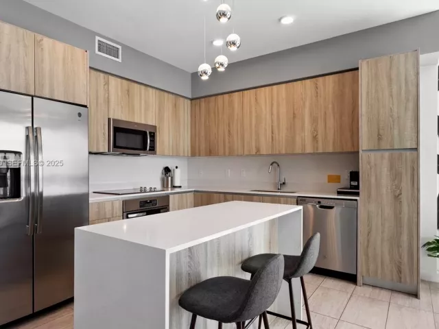 2-bedroom condo for sale in Miami - 3900 Biscayne Blvd S-802 - MondialRealty