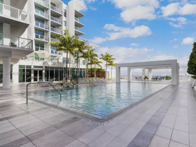 2-bedroom condo for sale in Miami - 3900 Biscayne Blvd S-802 - MondialRealty