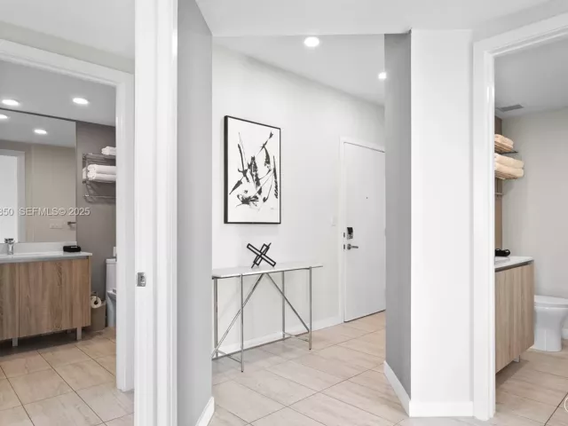 2-bedroom condo for sale in Miami - 3900 Biscayne Blvd S-802 - MondialRealty