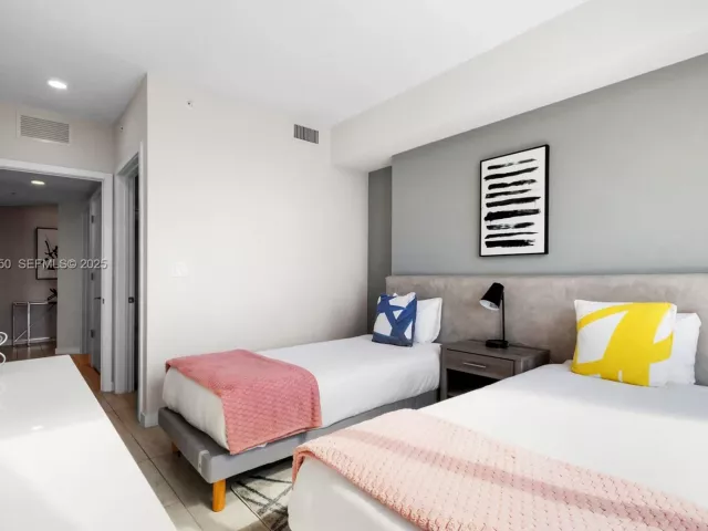 2-bedroom condo for sale in Miami - 3900 Biscayne Blvd S-802 - MondialRealty