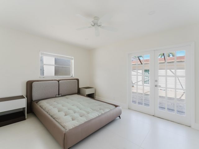 Home for rent at 3199 NE 6 Drive - photo 6905347