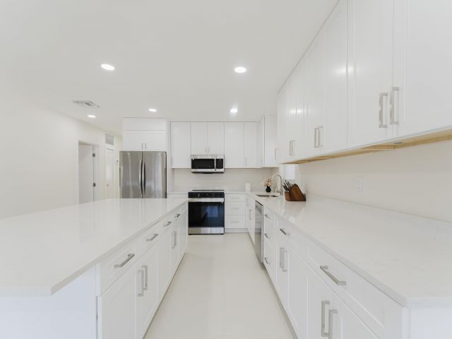 Home for rent at 3199 NE 6 Drive - photo 6905351