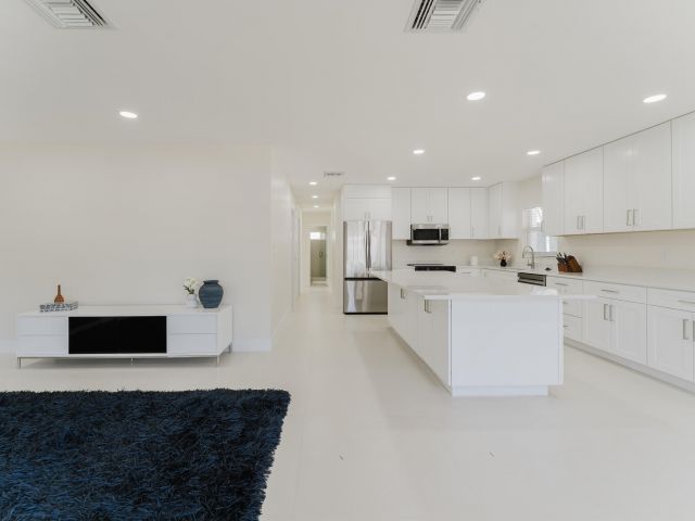 Home for rent at 3199 NE 6 Drive - photo 6905352