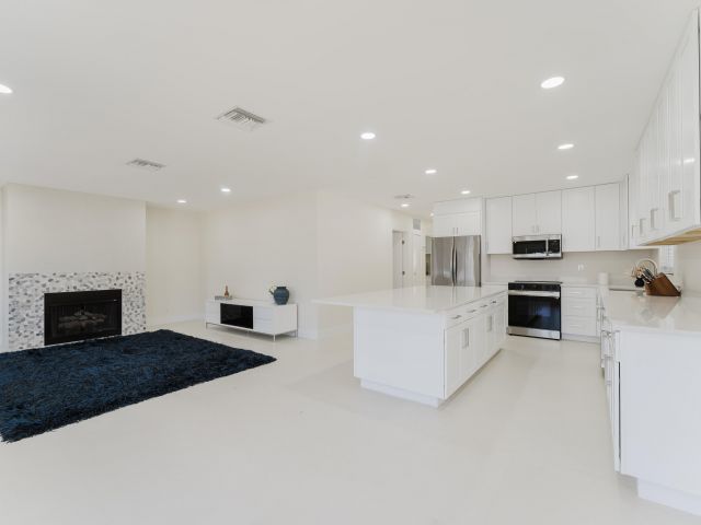 Home for rent at 3199 NE 6 Drive - photo 6905353