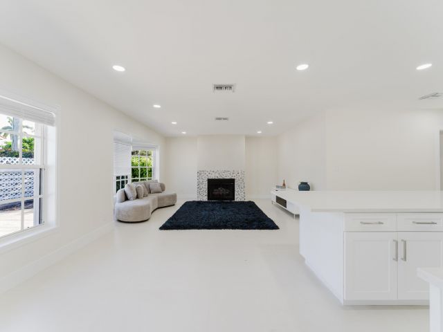 Home for rent at 3199 NE 6 Drive - photo 6905356