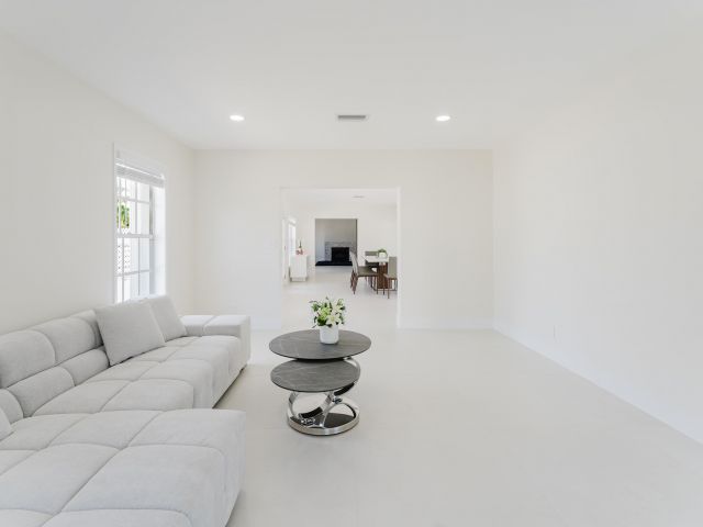 Home for rent at 3199 NE 6 Drive - photo 6905358