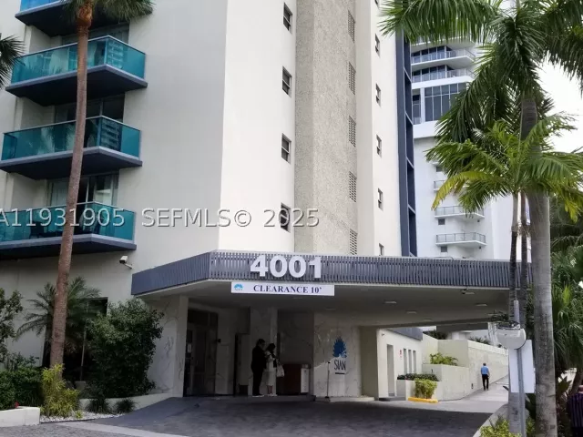 2-bedroom condo for rent in Hollywood - 4001 S Ocean Dr 4J - MondialRealty