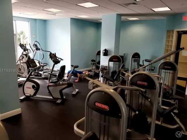2-bedroom condo for rent in Hollywood - 4001 S Ocean Dr 4J - MondialRealty
